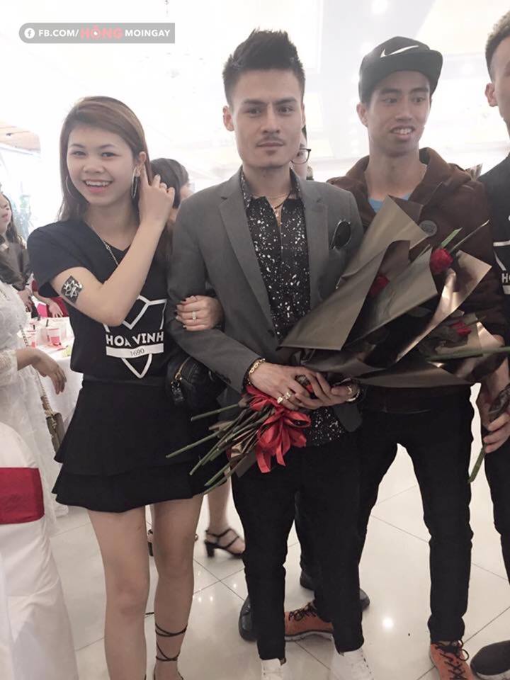 Sau bão hét cát xê 60 triệu, Hoa Vinh họp fan cả trăm người tham dự